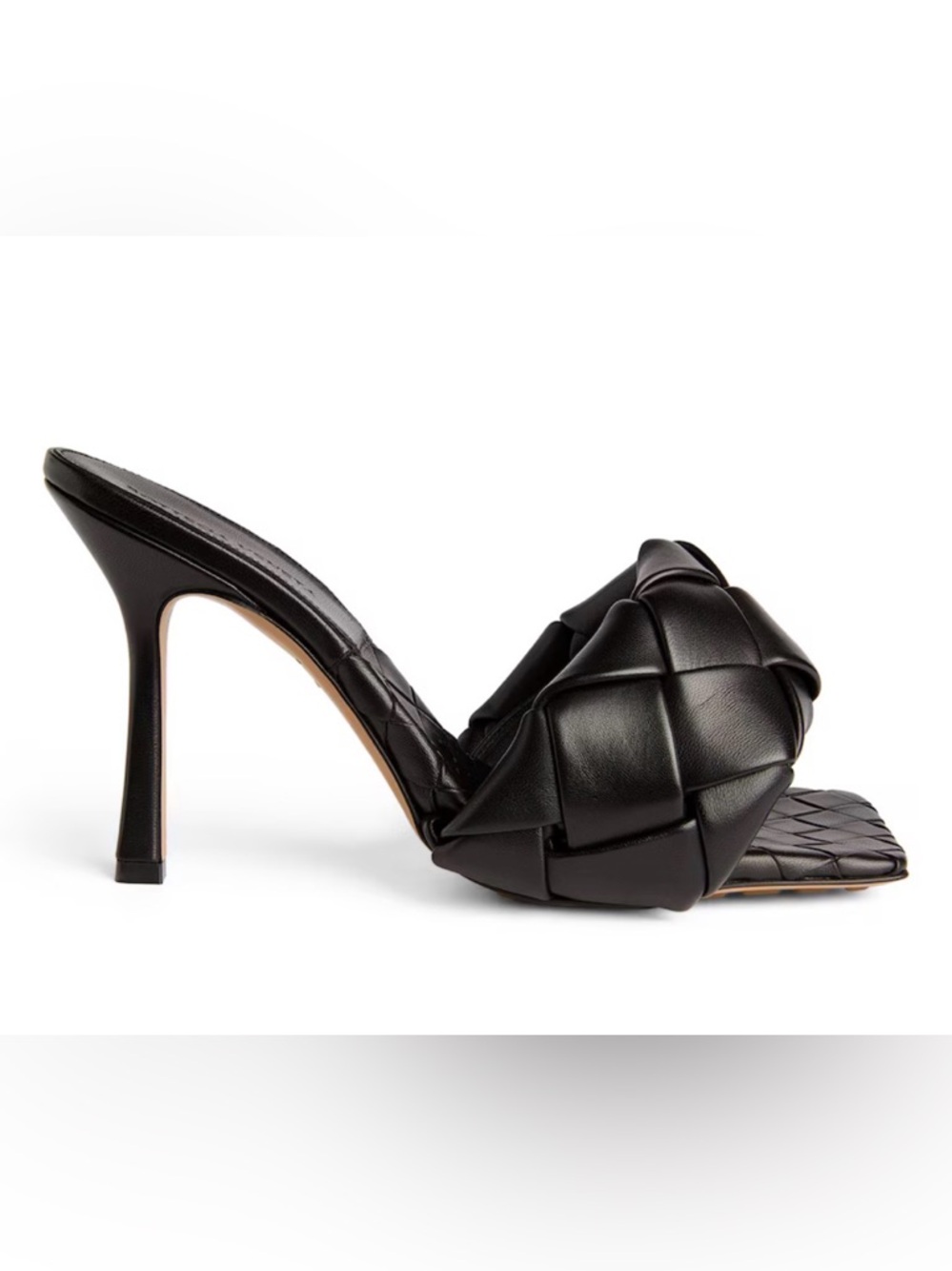 NEW! BOTTEGA VENETA
Quilted Leather Lido Mules US 7